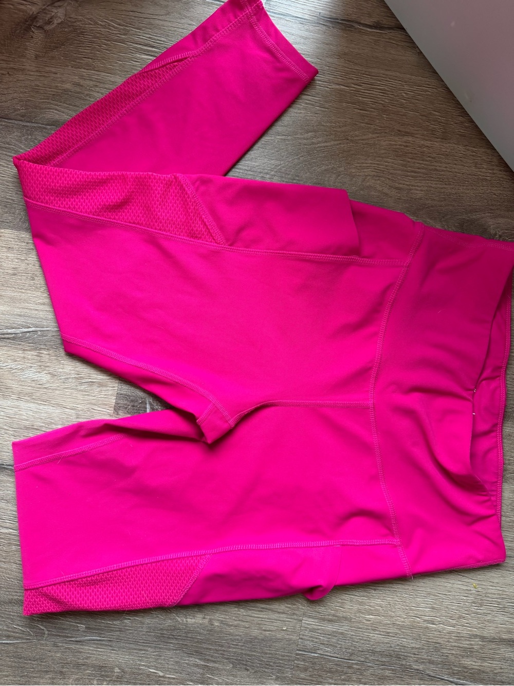 7/8 Length Bright Fuchsia Athletic Leggings